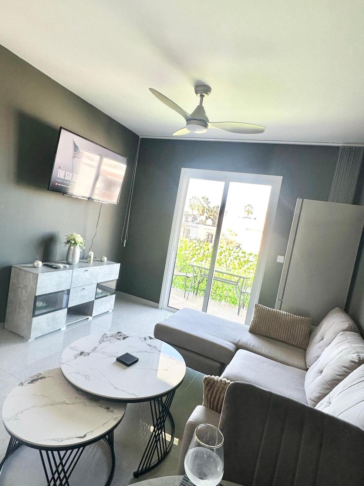 Appartement K15 Luxe Oasis Retreat - 3 Minute Drive To