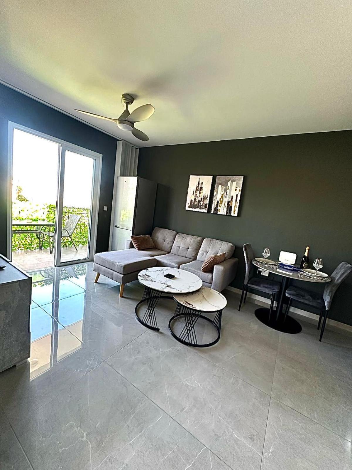 Appartement K15 Luxe Oasis Retreat - 3 Minute Drive To Paphos